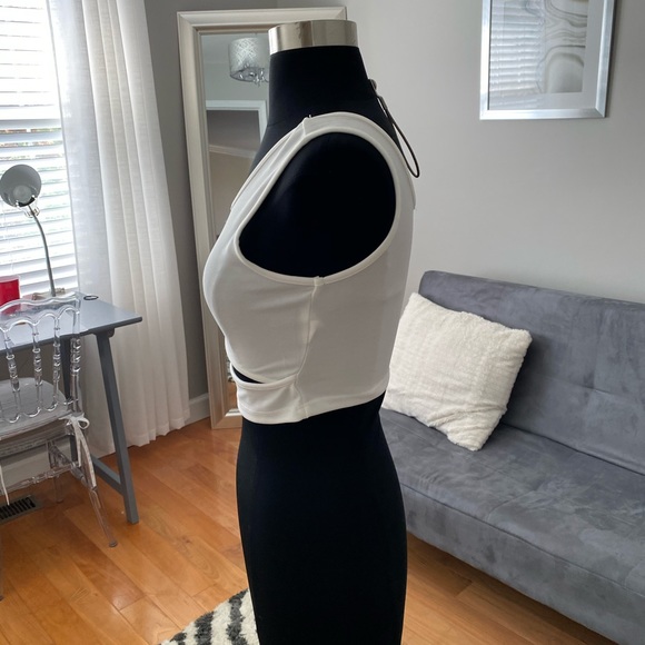 White crop top - Picture 2 of 3